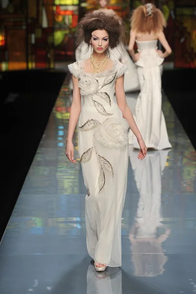 Look 27